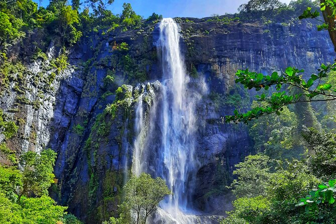 Diyaluma Falls Upper Pools